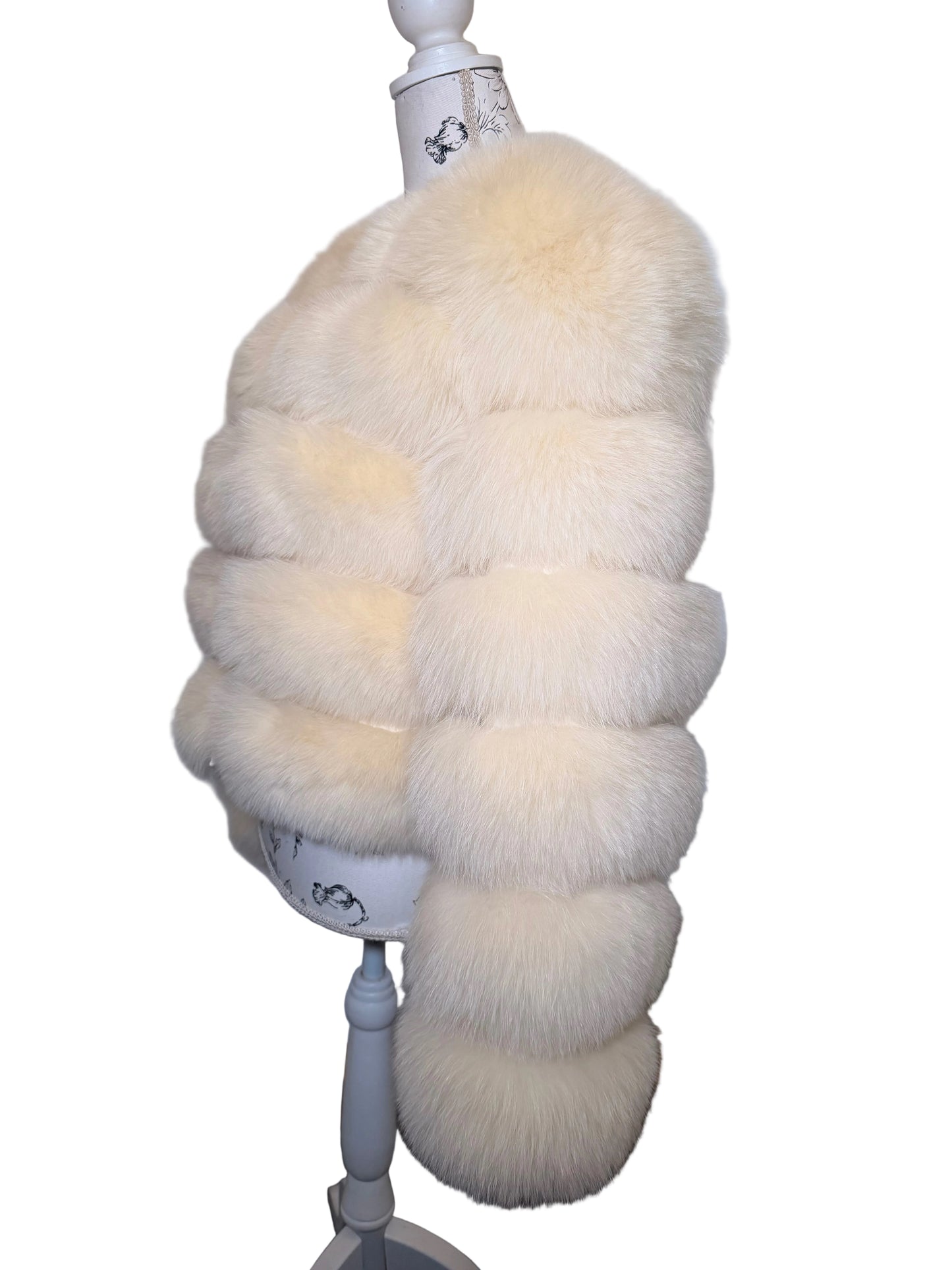 Luxury Cropped 6 Ring Fox Fur - Cream